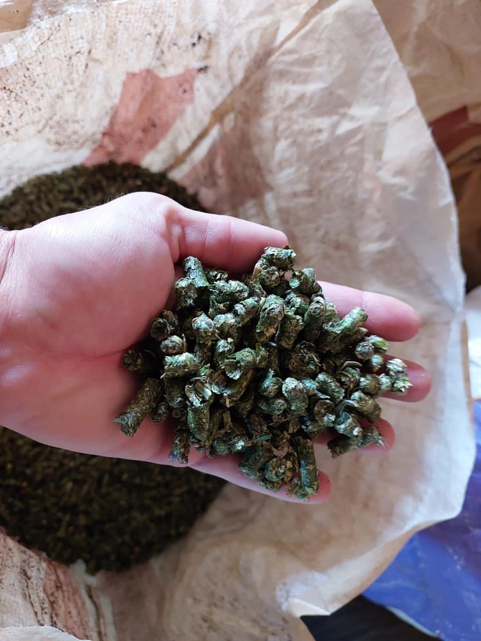 Dense premium lucerne pellets